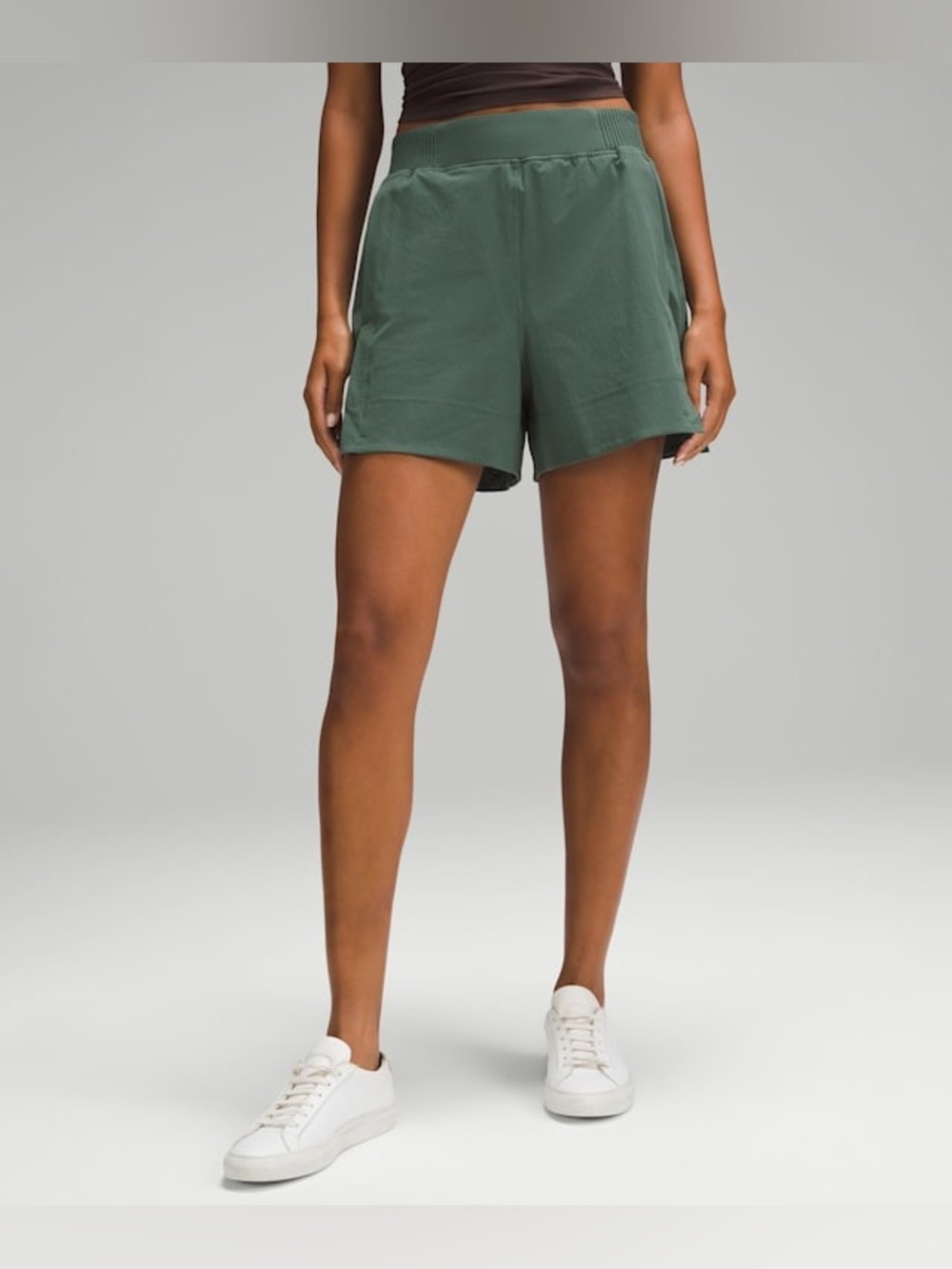 Lululemon Stretch Woven Relaxed-Fit High-Rise Short 4” in Dark Forest, Size Smal